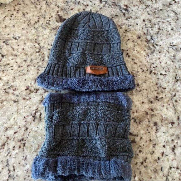 2pc/ Set Gray Knit Hat and Scarf - Picture 2 of 4